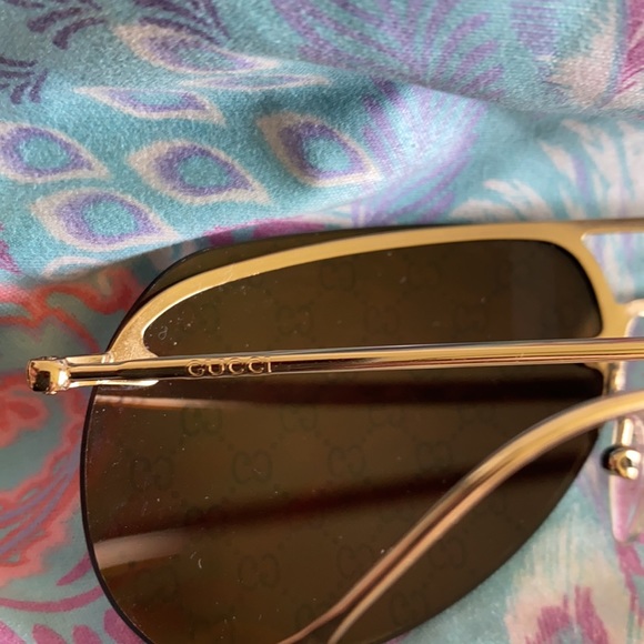 Gucci Hologram Aviator Sunglasses. - Picture 3 of 6